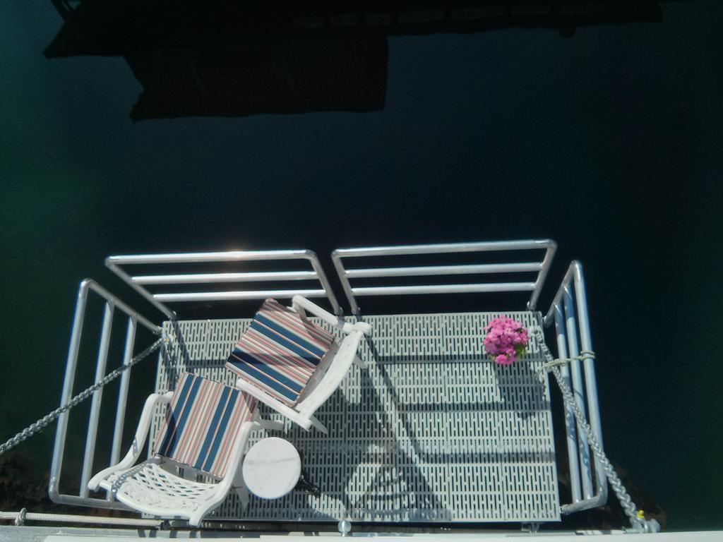 A Float Home B&B In Fisherman'S Wharf Victoria Esterno foto