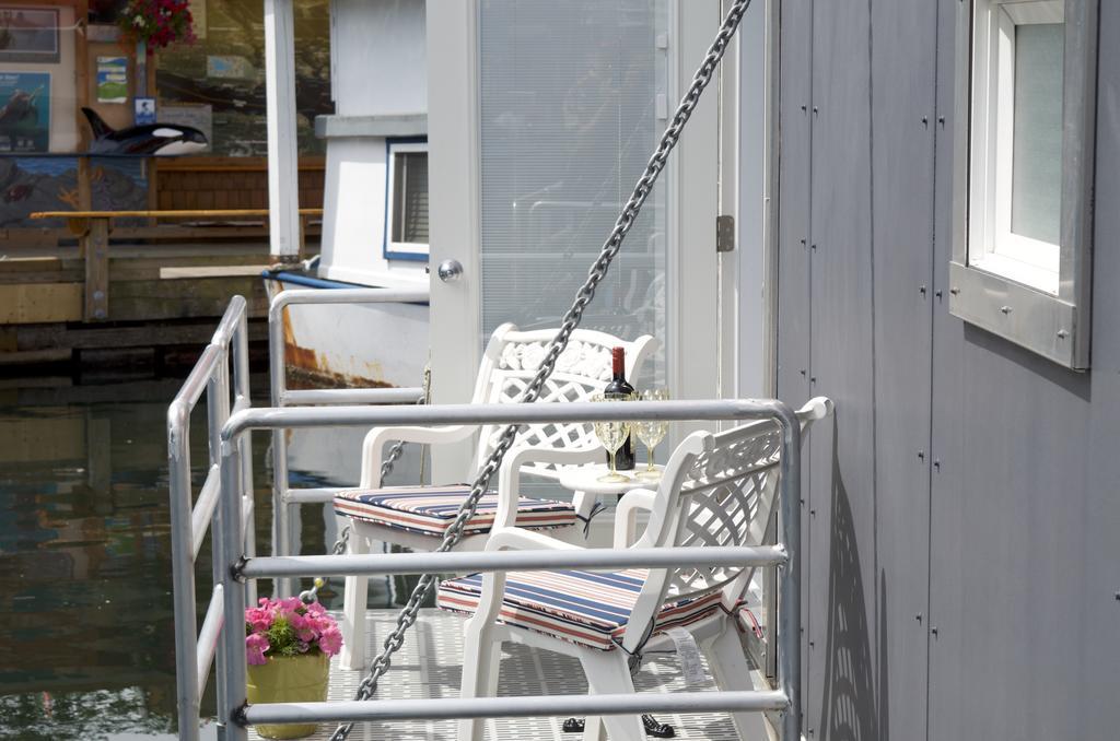 A Float Home B&B In Fisherman'S Wharf Victoria Esterno foto