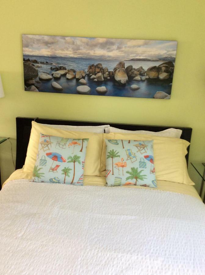 A Float Home B&B In Fisherman'S Wharf Victoria Esterno foto