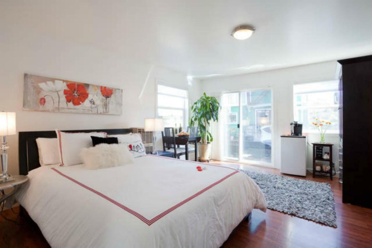 A Float Home B&B In Fisherman'S Wharf Victoria Esterno foto