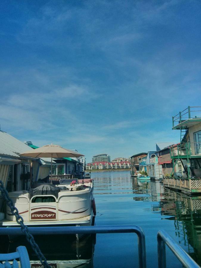 A Float Home B&B In Fisherman'S Wharf Victoria Esterno foto